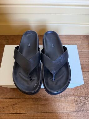 Tony Bianco chunky flip flops (The Row inspired)